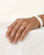 DAJW09_hand