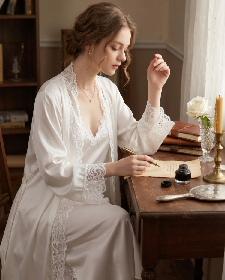 Additional image of the Darette Late Start Robe