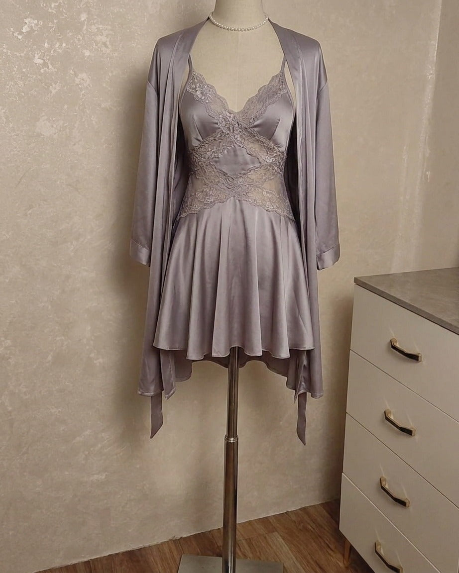 Darette Cool It Slip in Mauve displayed with the matching robe on a dress form