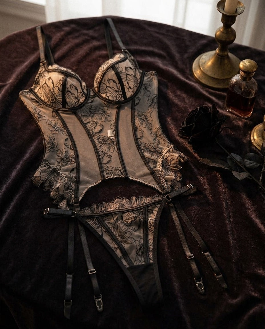 Additional image of the Darette Fine Print Garter Set
